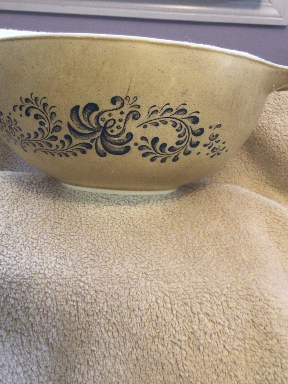 Vintage Pyrex Homestead bowl